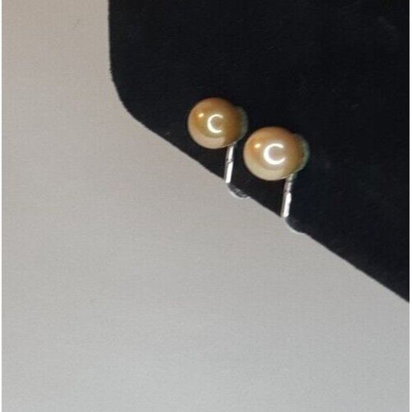 Vintage Trifari Faux Pearl Clip On Earrings - Picture 6 of 8